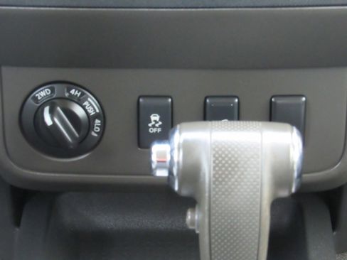 Used 2012 Suzuki Equator Sport AWD/4WD image 32