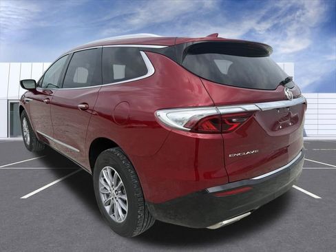Used 2024 Buick Enclave Essence image 4