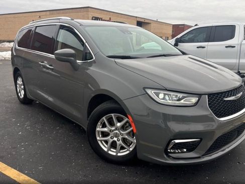 Used 2021 Chrysler Pacifica Touring-L image 3