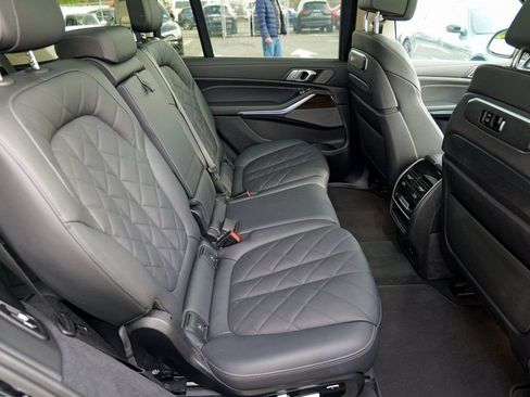 Used 2024 BMW X7 xDrive40i image 34