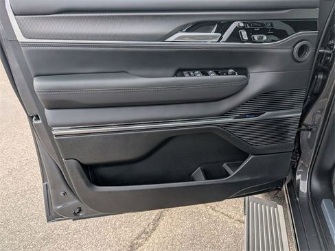 New 2026 Jeep Grand Wagoneer L Summit image 9