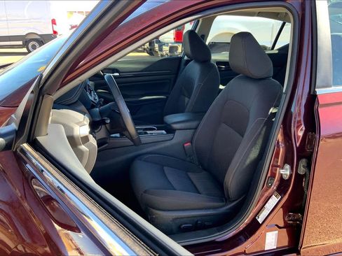 Used 2024 Nissan Altima 2.5 SV w/ SV Premium Package image 7