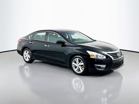 Used 2014 Nissan Altima 2.5 SV image 2