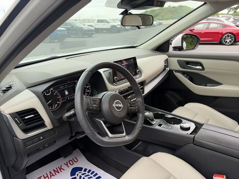 Used 2024 Nissan Rogue SV w/ SV Premium Package AWD/4WD image 18