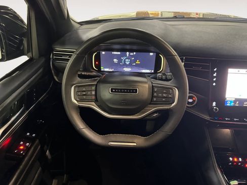 Used 2024 Jeep Wagoneer L Series II image 16