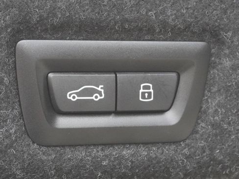 Used 2024 BMW 530i w/ Premium Package image 39