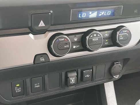 Used 2022 Toyota Tacoma SR5 w/ Technology Package RWD image 19