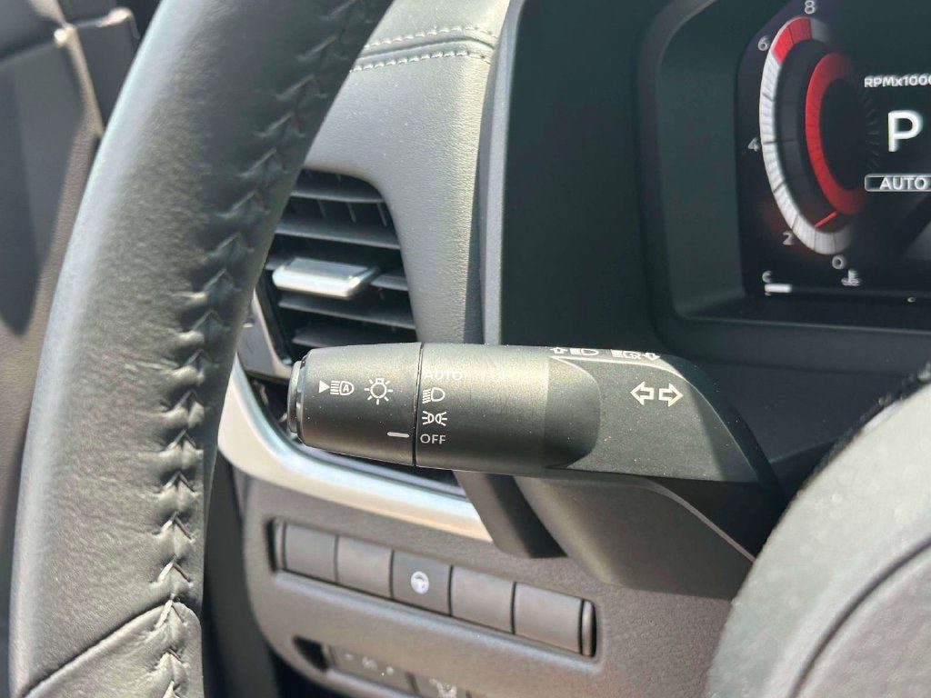 Used 2024 Nissan Rogue SL w/ SL Premium Package AWD/4WD image 25