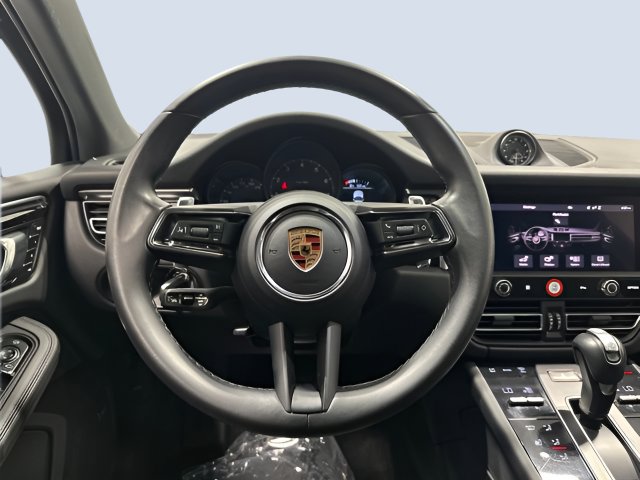 Used 2024 Porsche Macan AWD/4WD image 16
