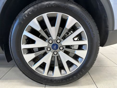 Used 2022 Ford Escape Titanium image 9