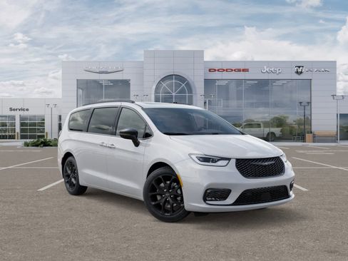 New 2026 Chrysler Pacifica Limited image 5