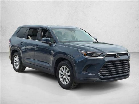 Used 2025 Toyota Grand Highlander FWD image 3