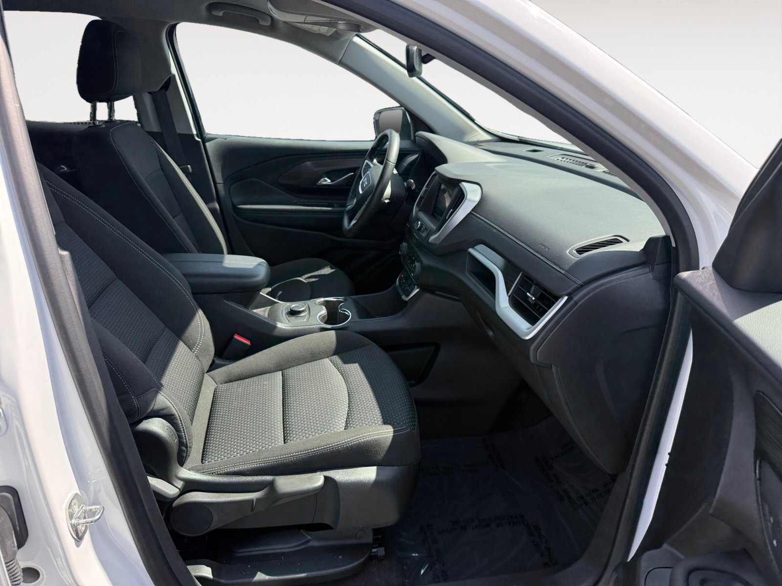 Used 2024 GMC Terrain SLE FWD image 19
