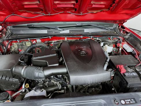 Used 2018 Toyota Tacoma TRD Sport w/ Technology Package RWD image 29