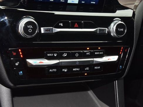 Used 2024 Ford Explorer Limited w/ Limited Technology Package image 31