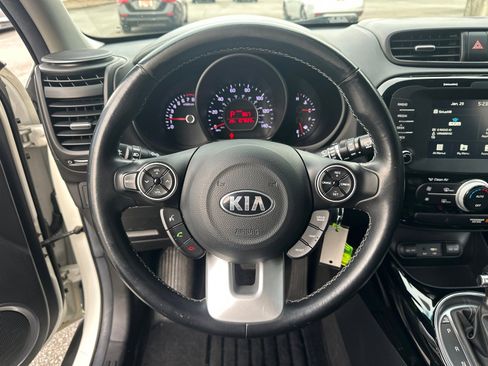 Used 2017 Kia Soul + image 23