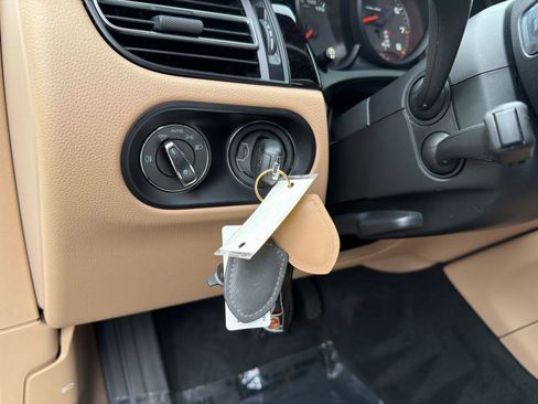 Used 2019 Porsche Macan AWD/4WD image 28