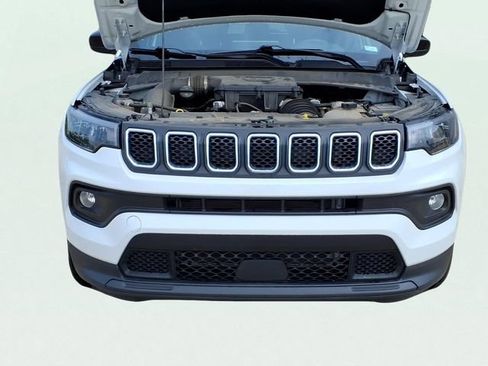 Used 2024 Jeep Compass Latitude AWD/4WD image 23