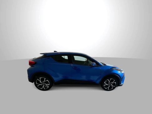 Used 2019 Toyota C-HR XLE FWD image 9