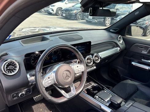 Used 2023 Mercedes-Benz EQB 300 4MATIC image 11