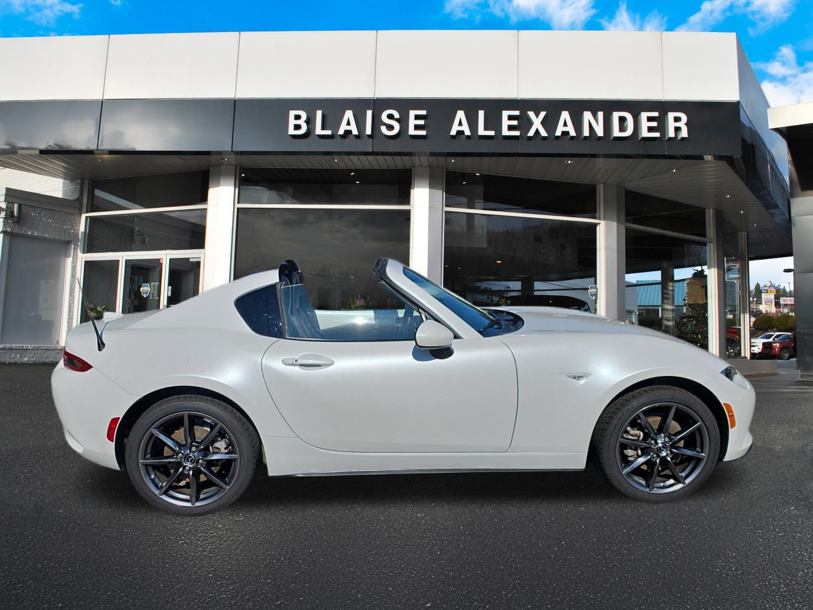 Used 2019 MAZDA MX-5 Miata RF Grand Touring RWD image 2