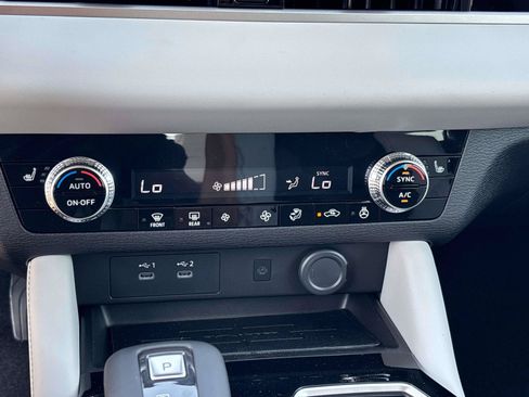 New 2026 Mitsubishi Outlander SE FWD image 11