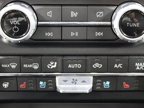 Used 2024 Ford F350 Lariat w/ Lariat Ultimate Package AWD/4WD image 70