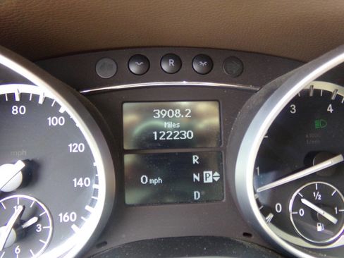 Used 2012 Mercedes-Benz GL 450 4MATIC image 46