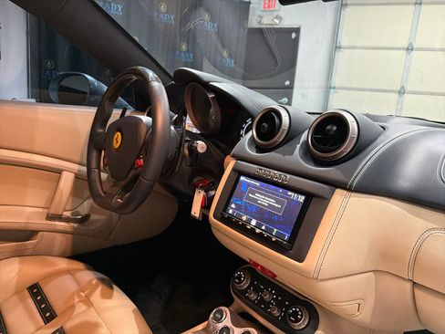 Used 2013 Ferrari California image 26
