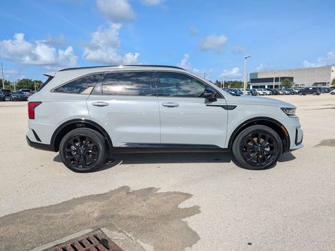 Certified 2023 Kia Sorento SX AWD/4WD image 4