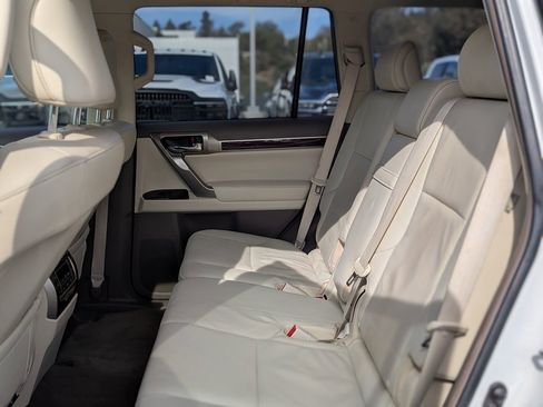 Used 2014 Lexus GX 460 image 20