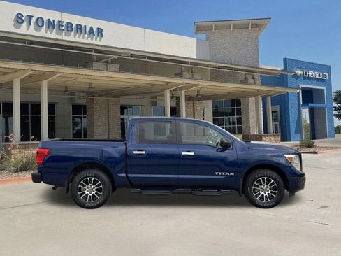 Used 2021 Nissan Titan SV w/ Accessory Utility Package image 4