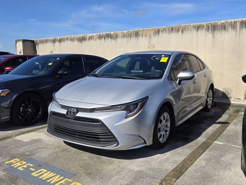 Used 2025 Toyota Corolla LE FWD image 4