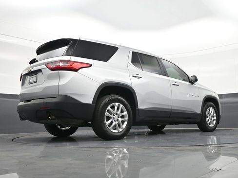 Used 2021 Chevrolet Traverse LS image 28