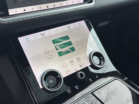 Used 2019 Land Rover Range Rover Velar R-Dynamic SE image 26