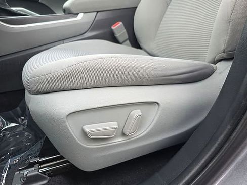 Used 2021 Toyota Highlander L image 49