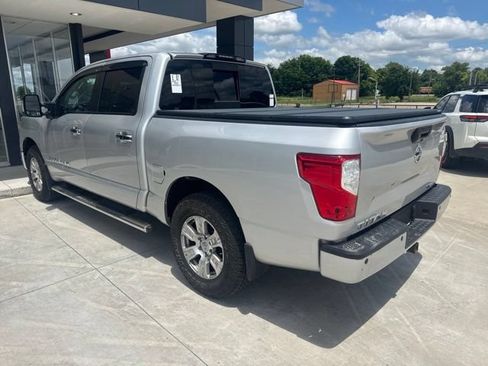 Used 2018 Nissan Titan SV w/ SV Convenience Package AWD/4WD image 3