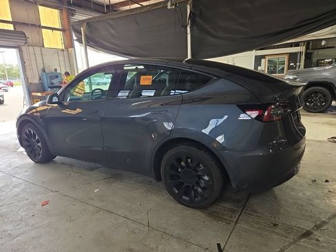 Used 2023 Tesla Model Y Long Range AWD/4WD image 4