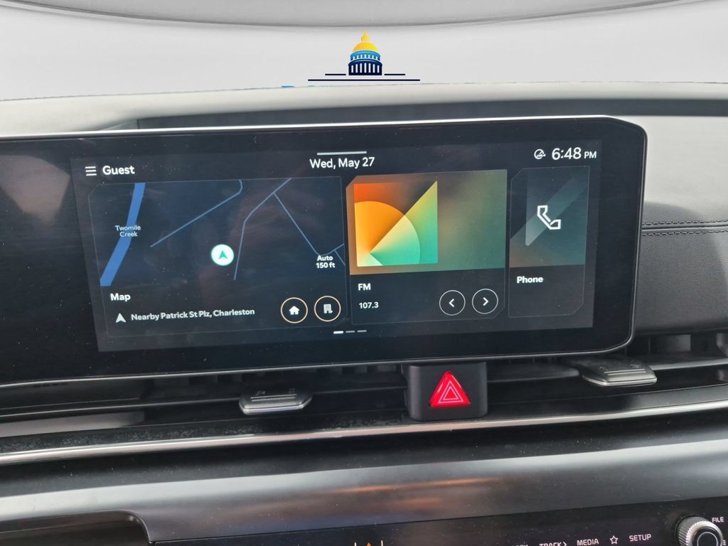 Used 2025 Kia Carnival FWD image 24