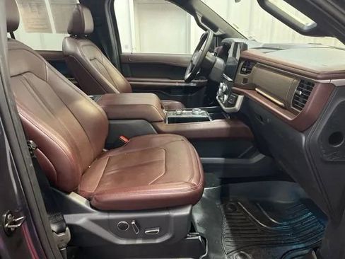 Used 2024 Ford Expedition Limited image 17