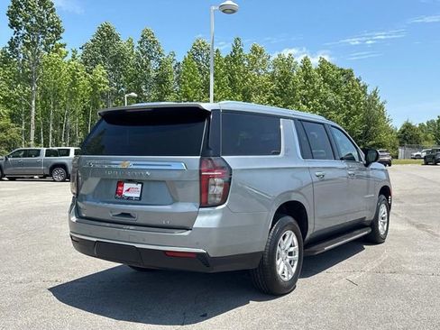 Used 2024 Chevrolet Suburban LT AWD/4WD image 4