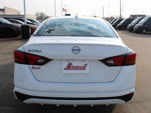 Used 2025 Nissan Altima 2.5 SV image 4