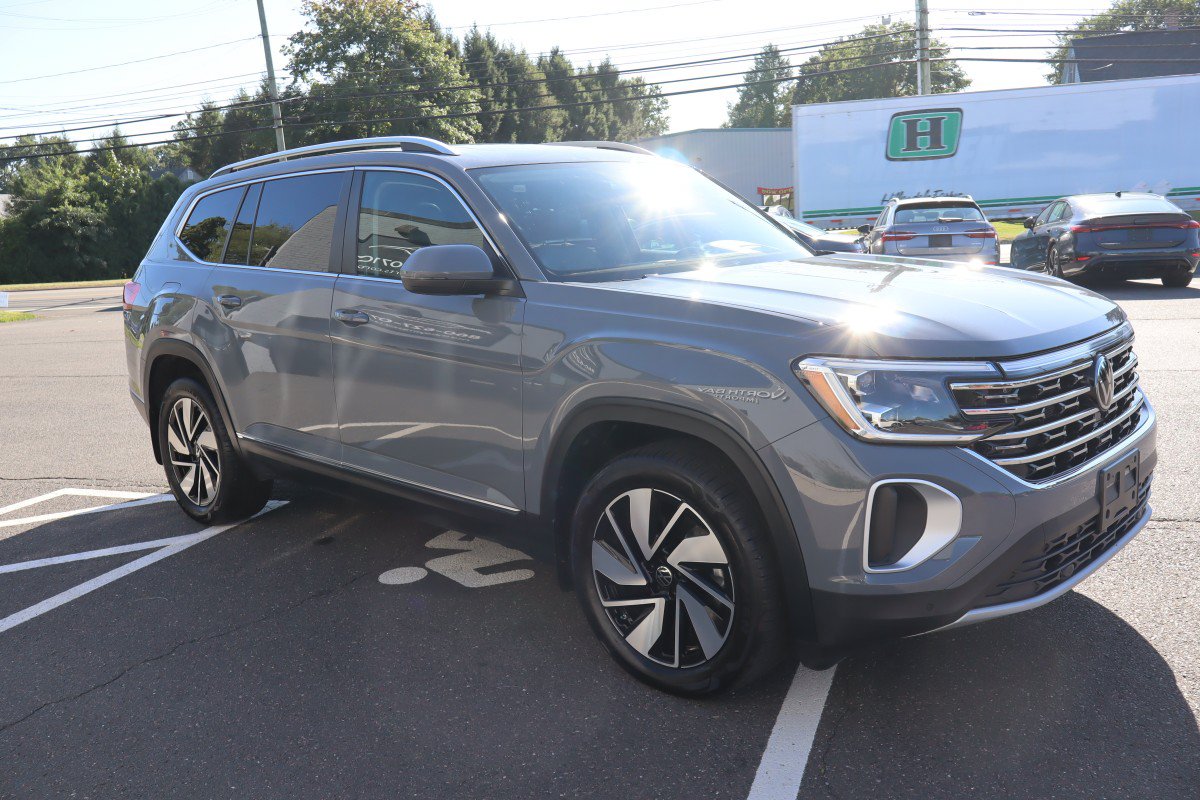 Used 2025 Volkswagen Atlas SEL AWD/4WD image 5