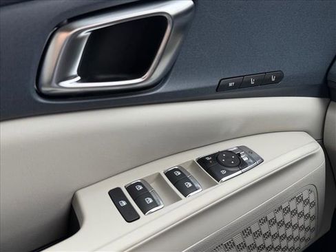 New 2026 Kia Carnival EX FWD image 22
