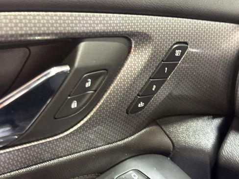 Used 2024 Chevrolet Traverse Premier image 37