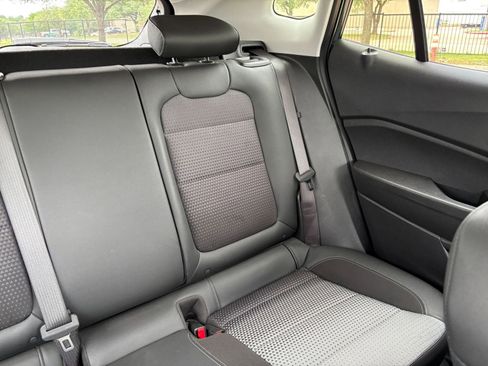 Used 2025 Chevrolet Trax LT image 37