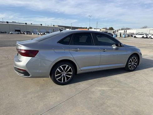 New 2026 Volkswagen Jetta SE image 2