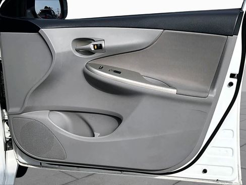 Used 2012 Toyota Corolla LE FWD image 22