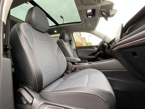 New 2026 Volkswagen Tiguan SE image 12