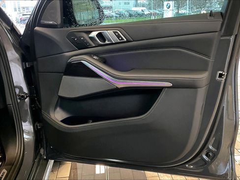 Used 2025 BMW X7 M60i image 27